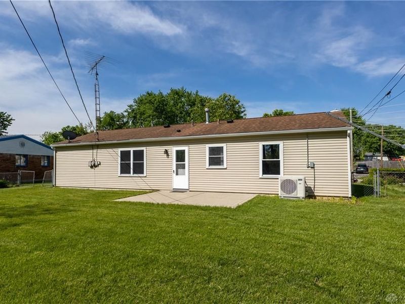 868 Cliffside Drive, New Carlisle, OH 45344 Photo 5