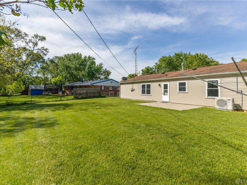 868 Cliffside Drive, New Carlisle, OH 45344 Photo 6