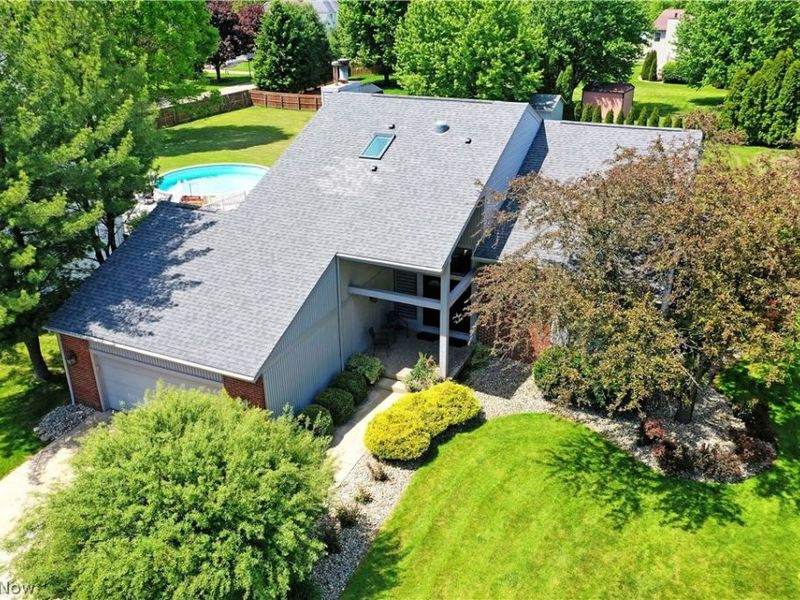 2031 Quail Run, Cortland, OH 44410 Photo 3