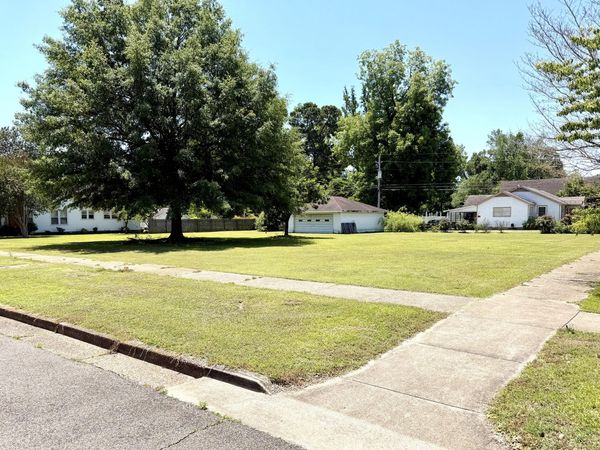 301 S 5th St., Amory, MS 38821