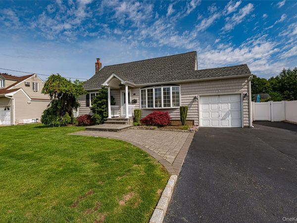255 N Albany Avenue , Massapequa, NY 11758
