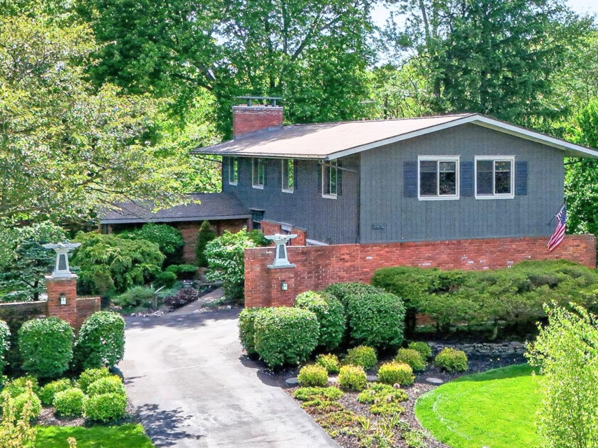 1915 Brandywine Drive, Columbus, OH 43220 Main Photo