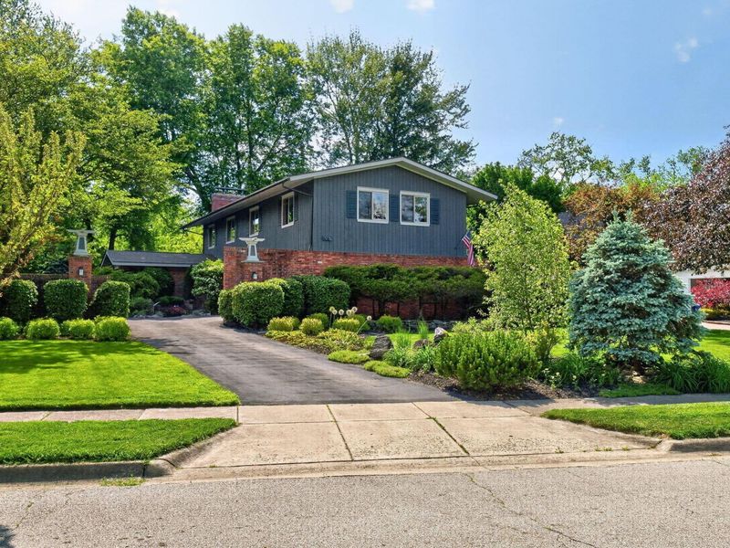 1915 Brandywine Drive, Columbus, OH 43220 Photo 1