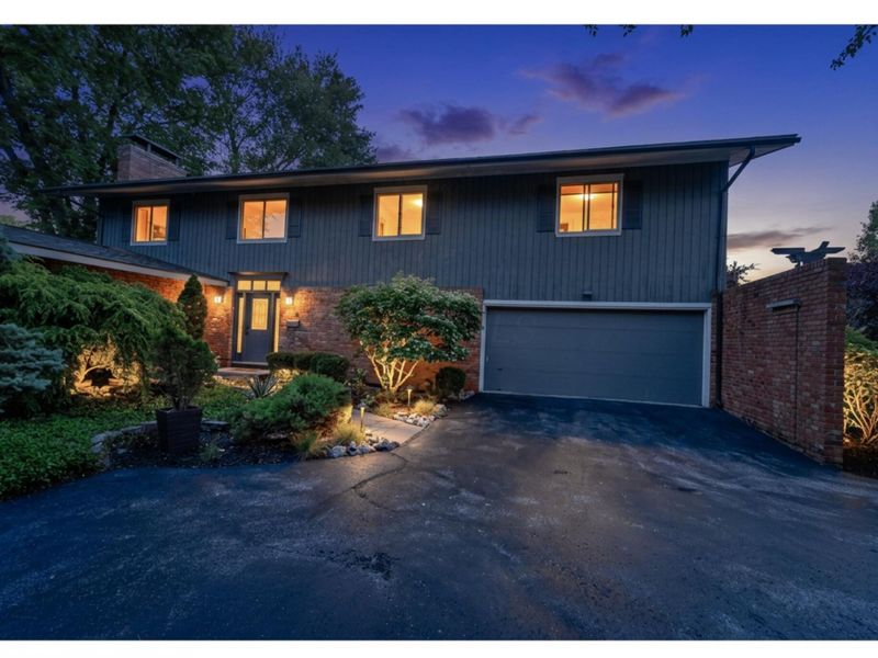 1915 Brandywine Drive, Columbus, OH 43220 Photo 2