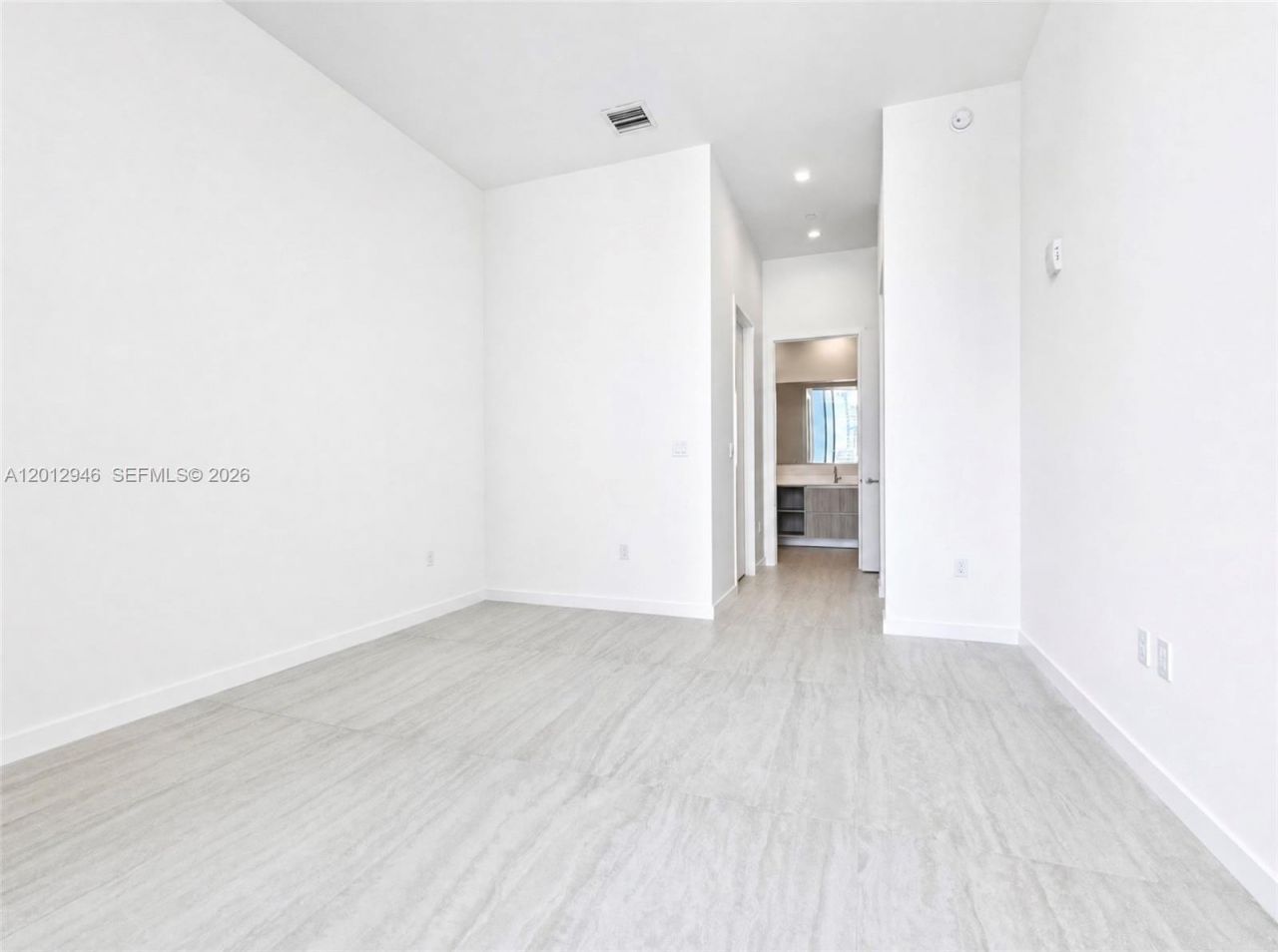 77 SE 5 St , Unit UPH03, Miami, FL 33131 Photo