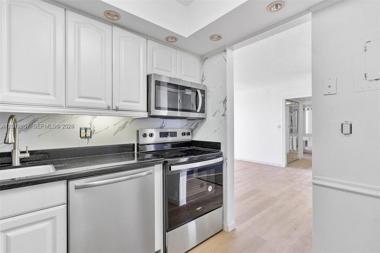 20335 W Country Club Dr , Unit 1608, Aventura, FL 33180 Photo