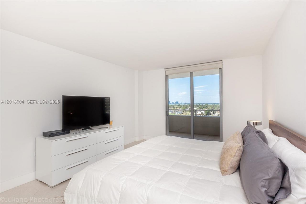 5555 Collins Ave, Unit 9U, Miami Beach, FL 33140 Photo