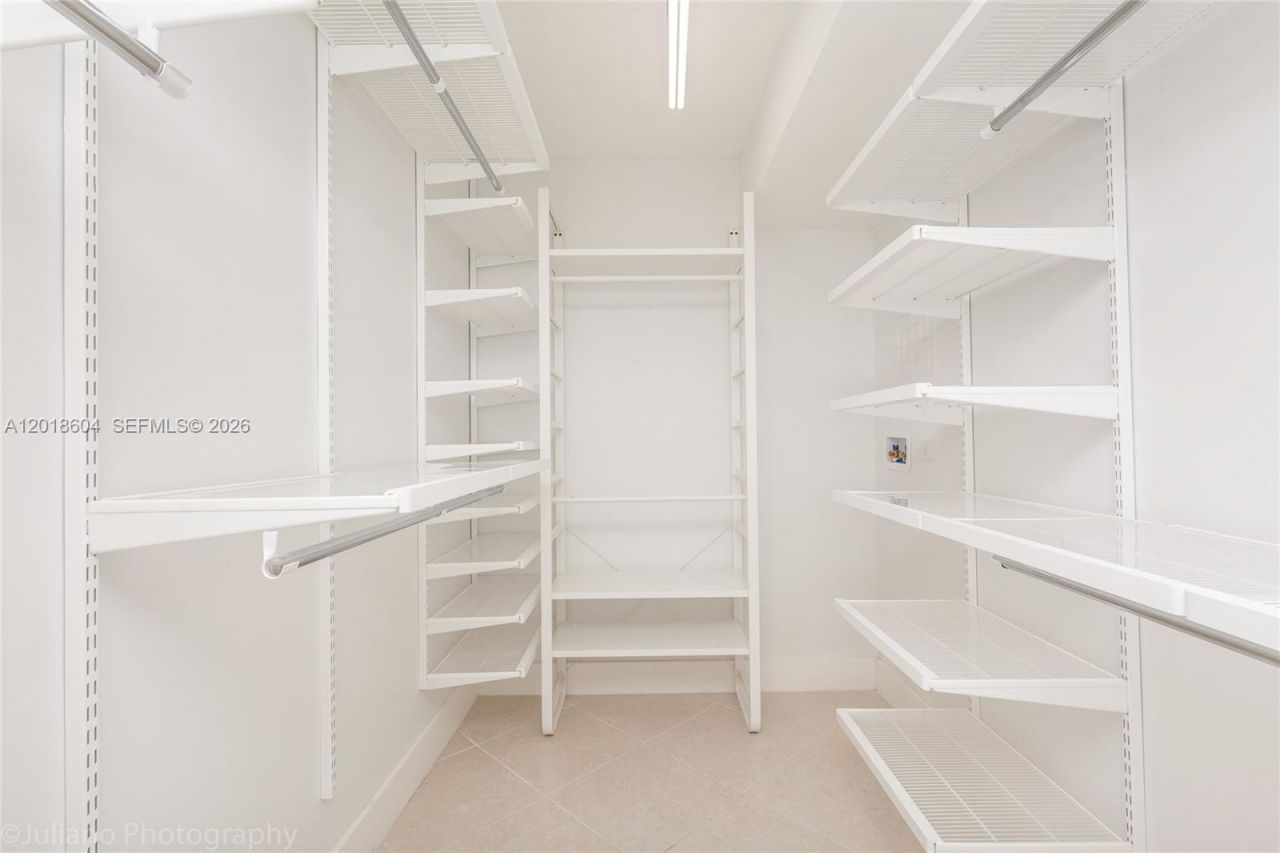 5555 Collins Ave, Unit 9U, Miami Beach, FL 33140 Photo