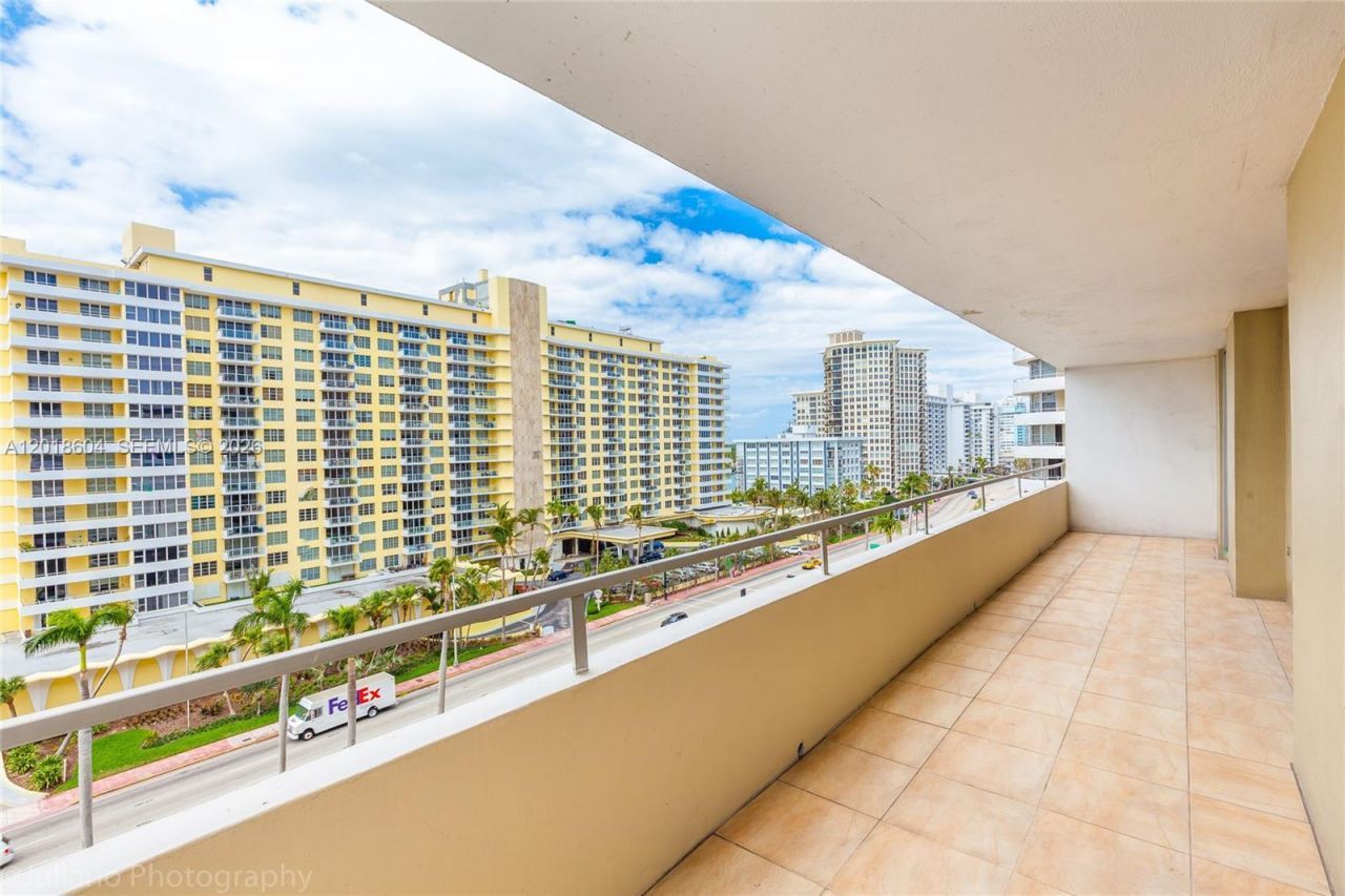 5555 Collins Ave, Unit 9U, Miami Beach, FL 33140 Photo