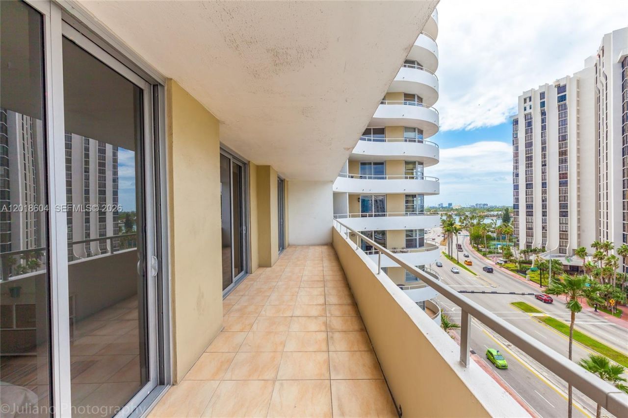 5555 Collins Ave, Unit 9U, Miami Beach, FL 33140 Photo