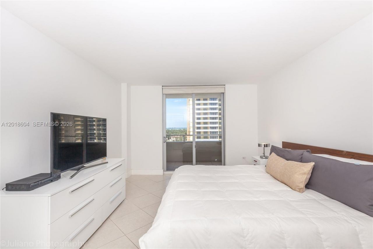 5555 Collins Ave, Unit 9U, Miami Beach, FL 33140 Photo