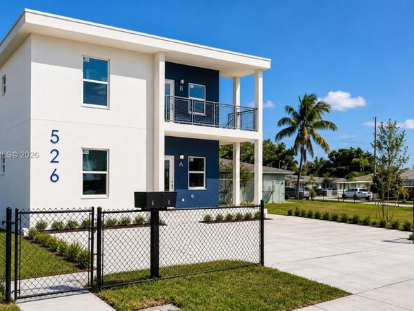 526 NW 6th St, Hallandale Beach, FL 33009