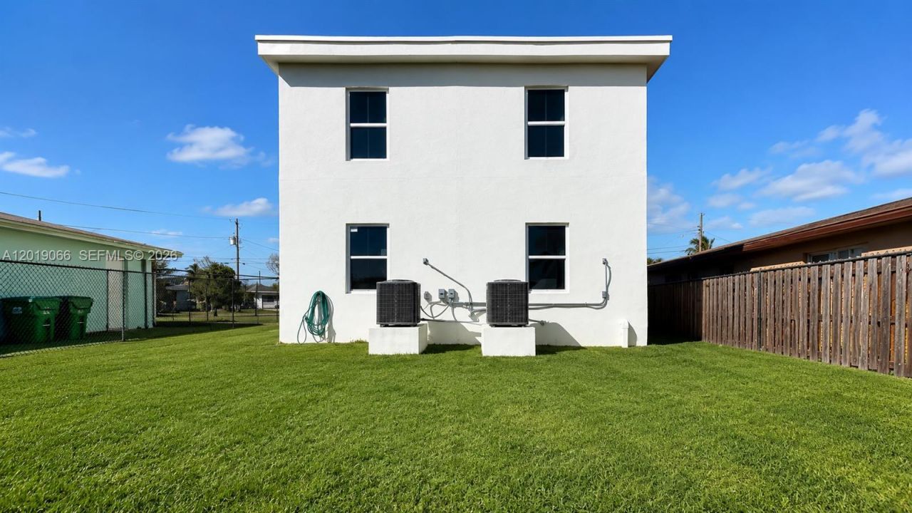 526 NW 6th St, Hallandale Beach, FL 33009 Photo