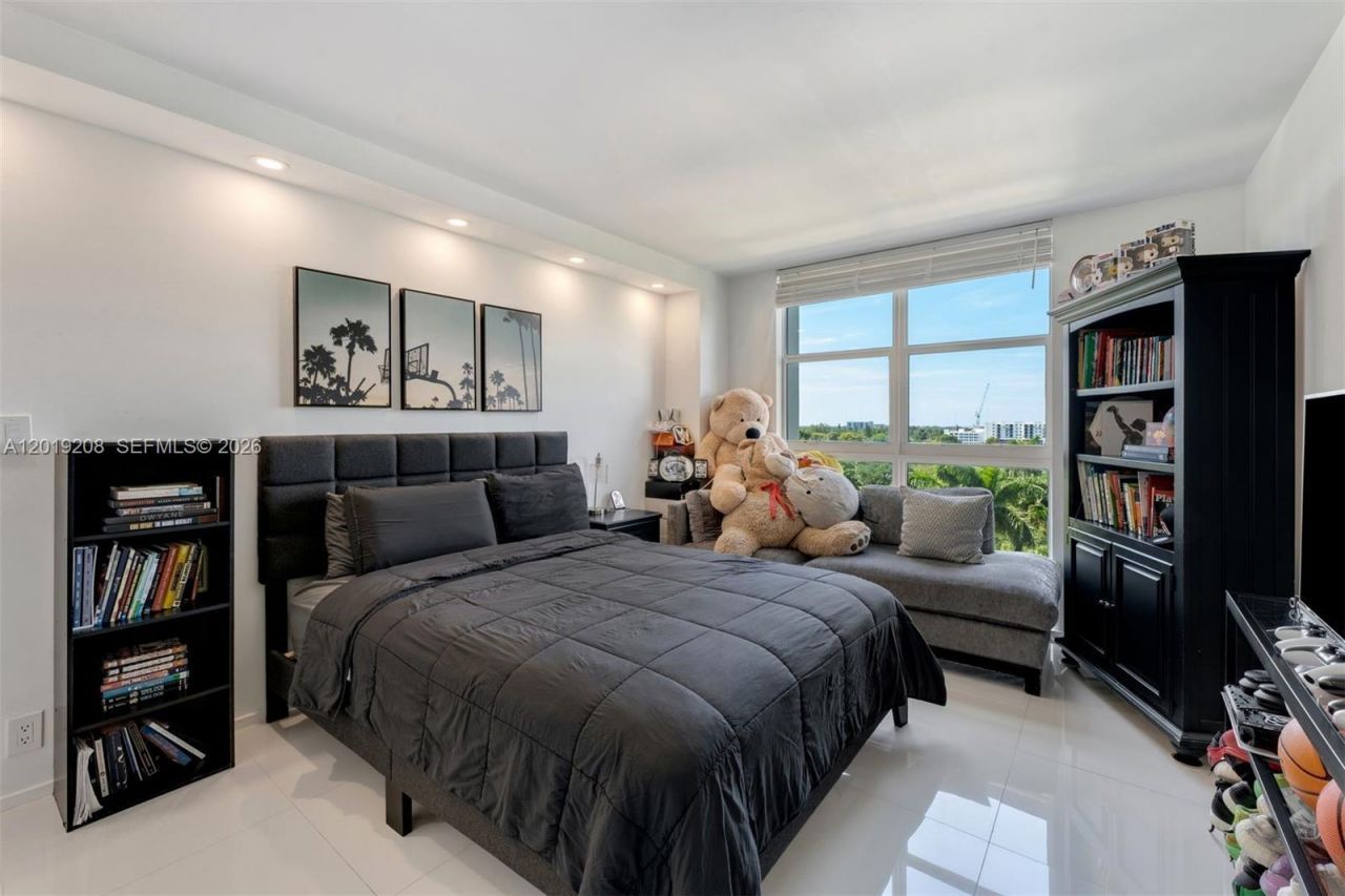 1000 Quayside Ter , Unit 901, Miami, FL 33138 Photo