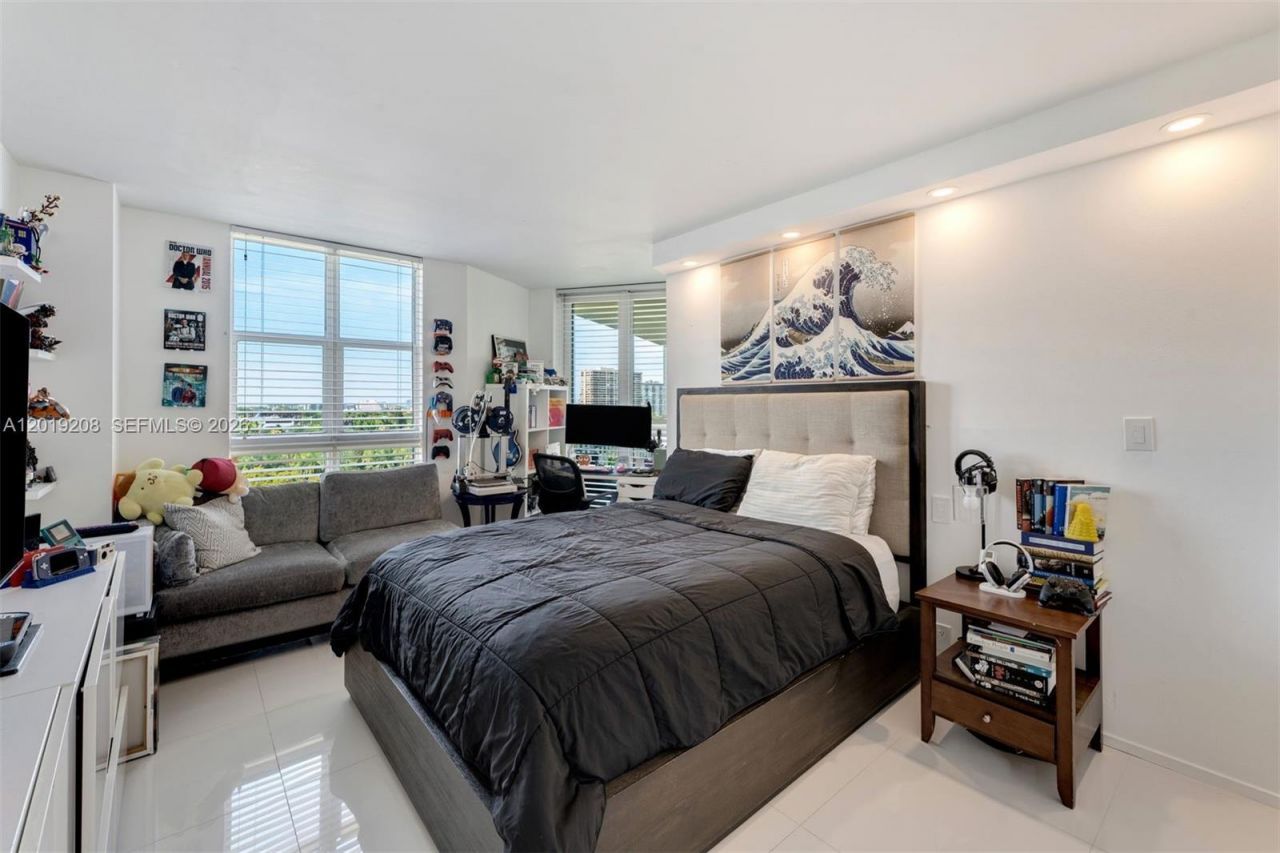 1000 Quayside Ter , Unit 901, Miami, FL 33138 Photo