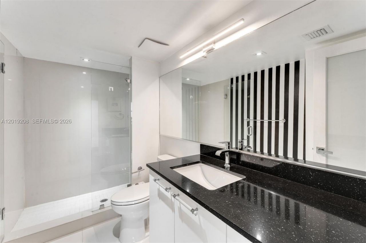 1000 Quayside Ter , Unit 901, Miami, FL 33138 Photo