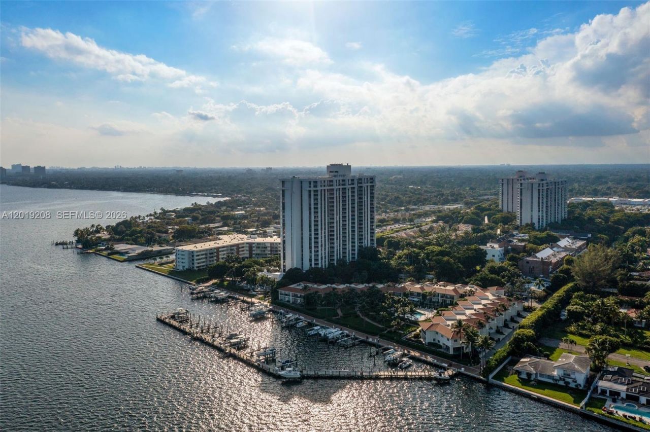 1000 Quayside Ter , Unit 901, Miami, FL 33138 Photo