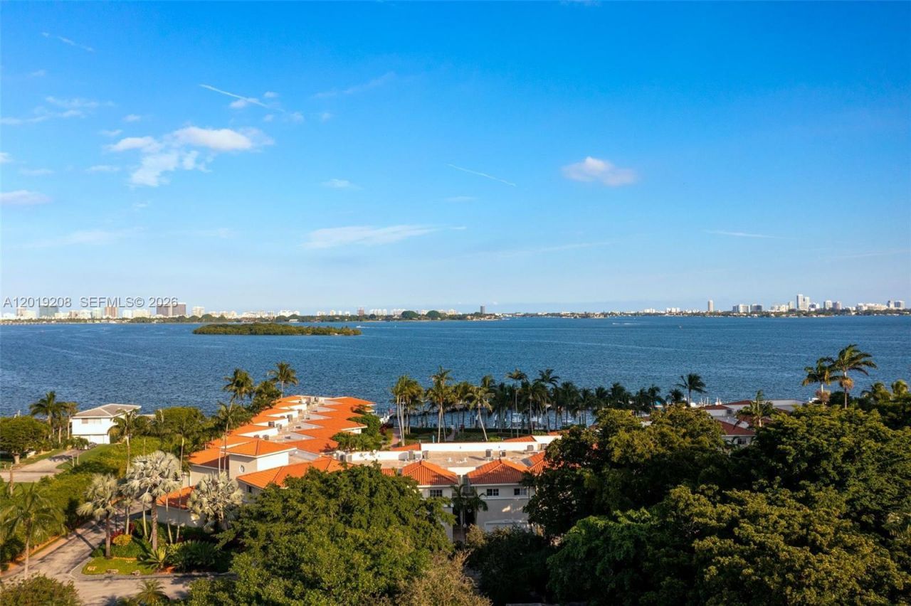 1000 Quayside Ter , Unit 901, Miami, FL 33138 Photo