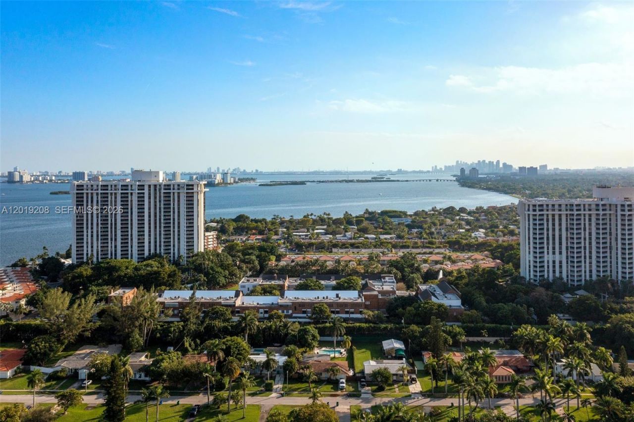 1000 Quayside Ter , Unit 901, Miami, FL 33138 Photo
