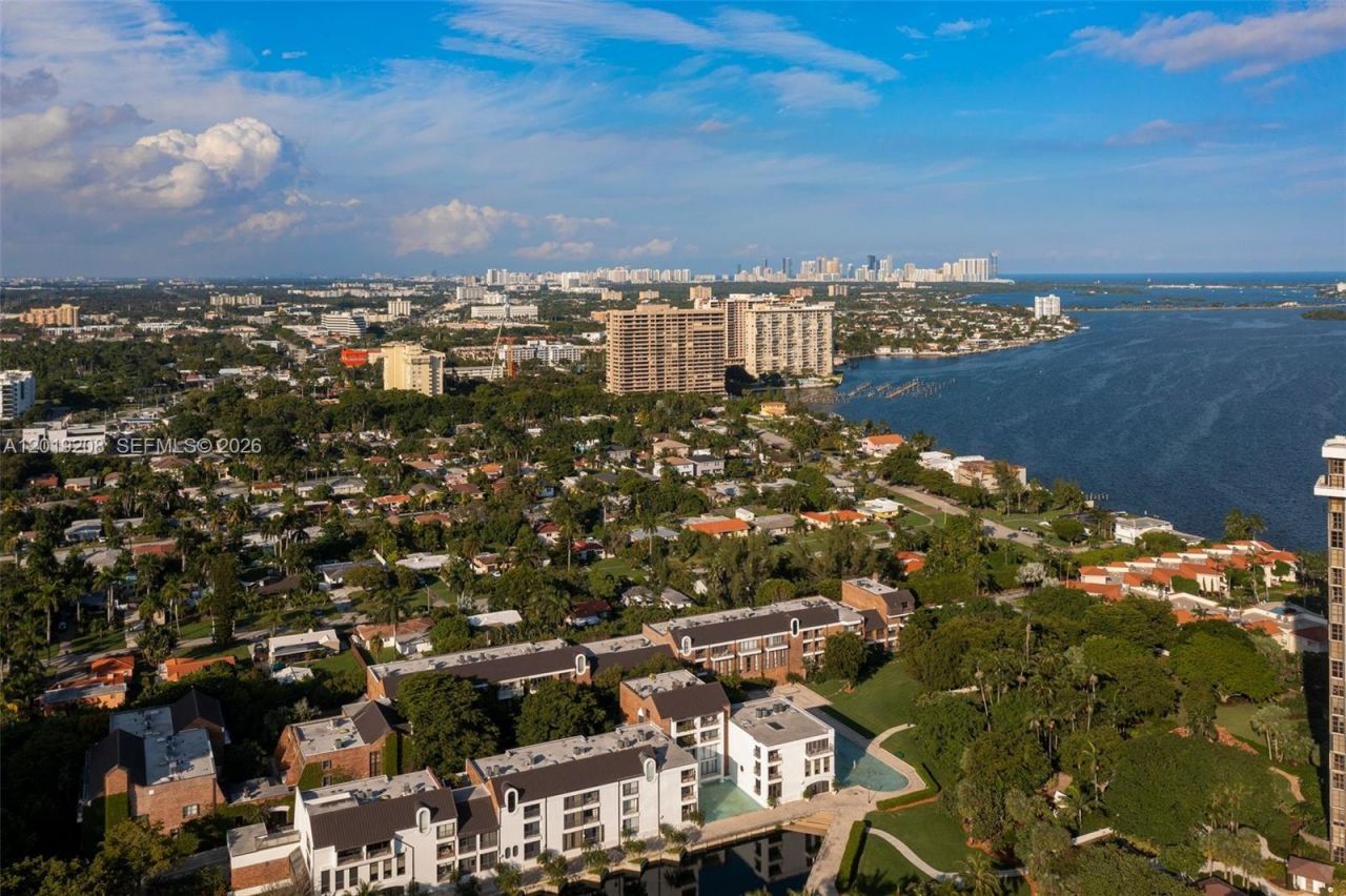 1000 Quayside Ter , Unit 901, Miami, FL 33138 Photo