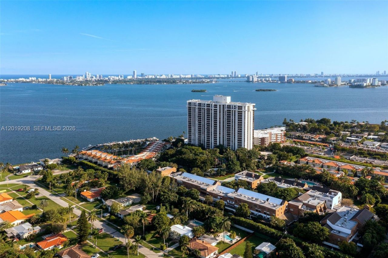 1000 Quayside Ter , Unit 901, Miami, FL 33138 Photo
