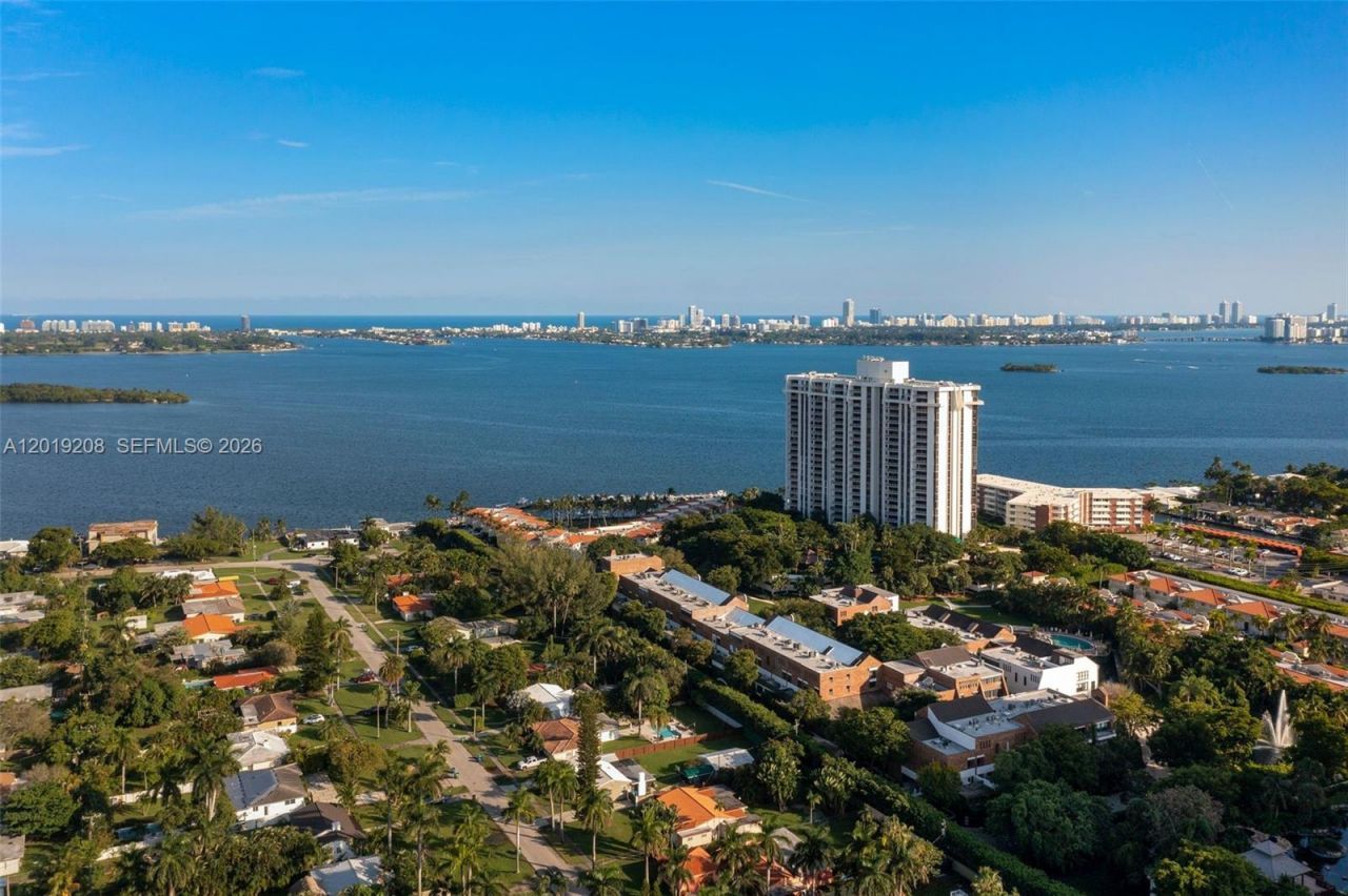 1000 Quayside Ter , Unit 901, Miami, FL 33138 Photo