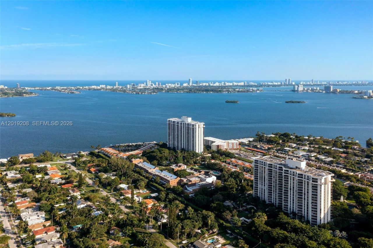 1000 Quayside Ter , Unit 901, Miami, FL 33138 Photo