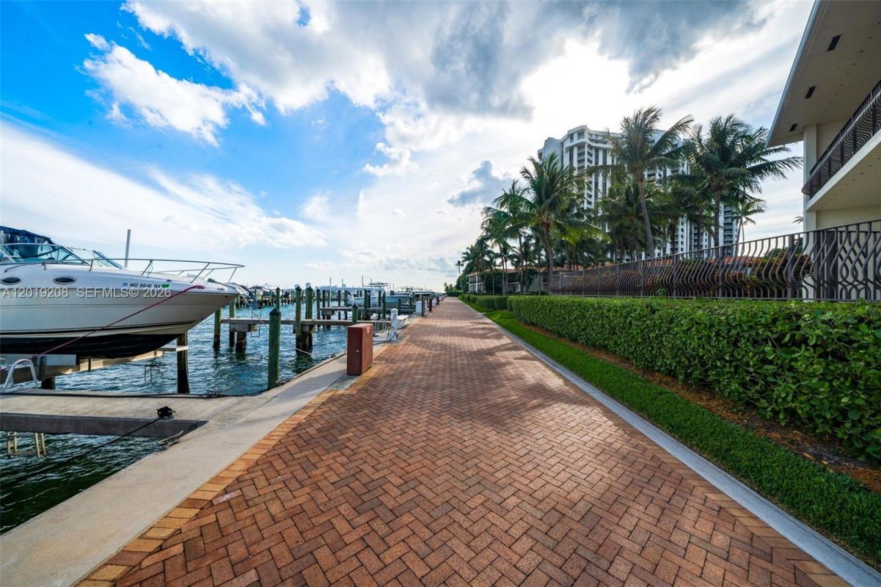 1000 Quayside Ter , Unit 901, Miami, FL 33138 Photo