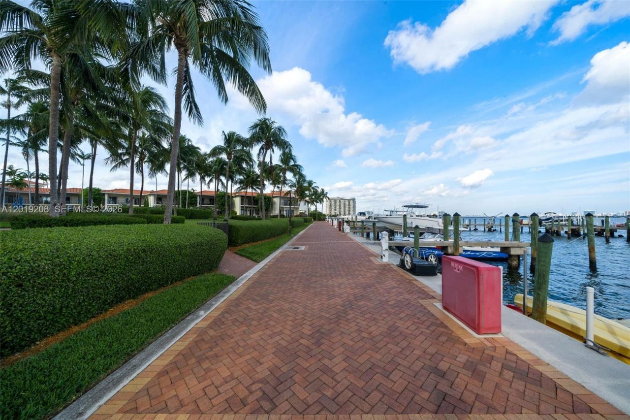 1000 Quayside Ter , Unit 901, Miami, FL 33138 Photo