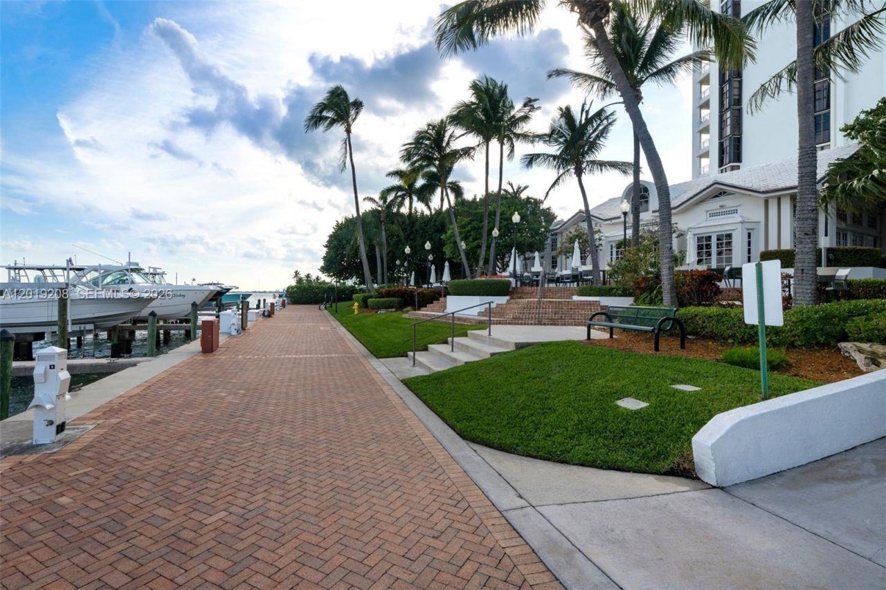 1000 Quayside Ter , Unit 901, Miami, FL 33138 Photo