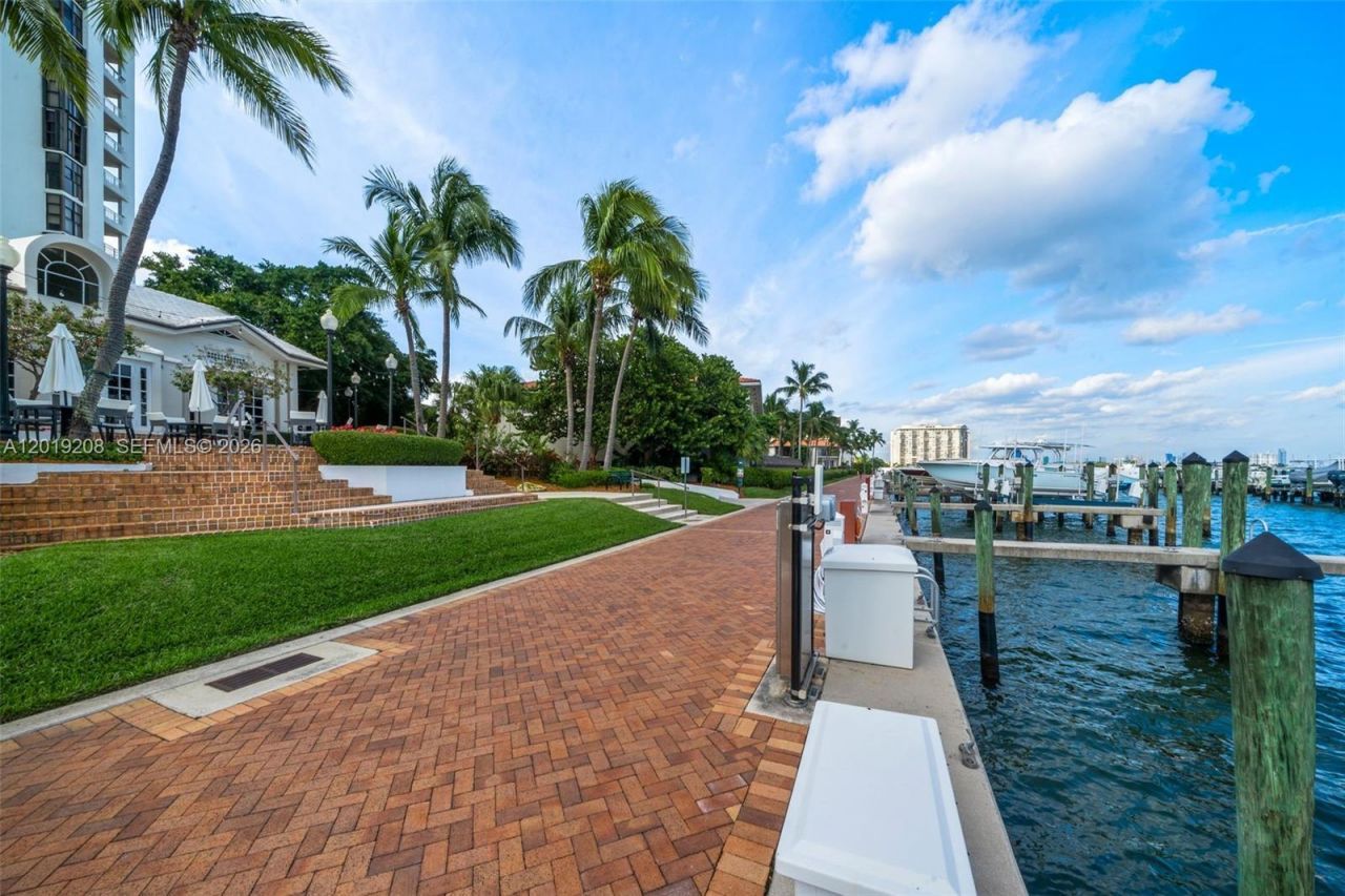 1000 Quayside Ter , Unit 901, Miami, FL 33138 Photo