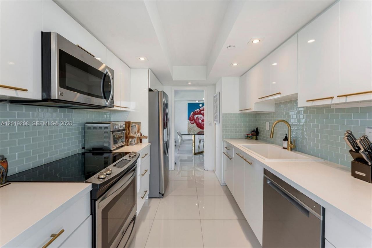 1000 Quayside Ter , Unit 901, Miami, FL 33138 Photo
