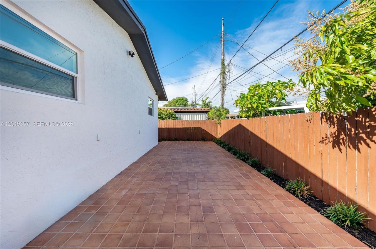 3321 NW 19th Ter , Miami, FL 33125 Photo