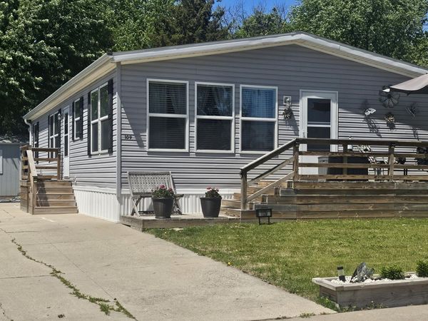 109 S VINE, Wilton, IA 52778