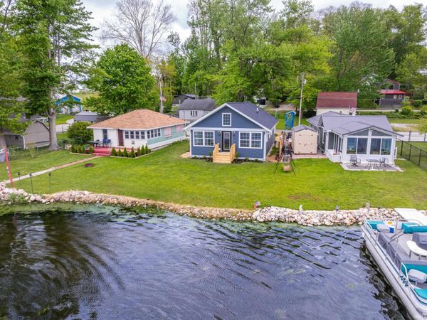 1013 N Edgewater Street, Silver Lake, IN 46982