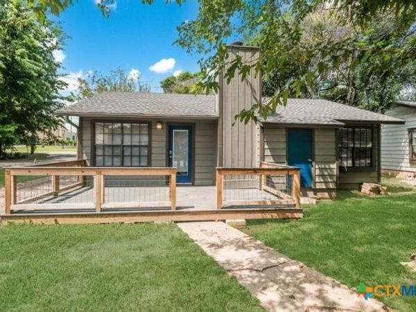 1104 Academy Street , San Marcos, TX 78666