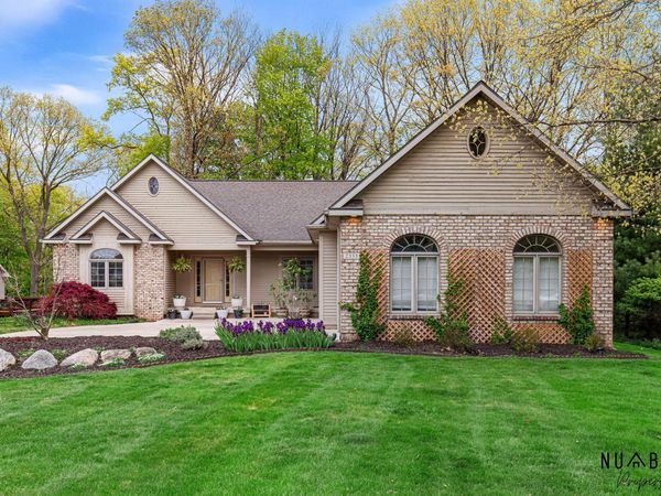 2333 Longmeadow Street NW, Grand Rapids, MI 49504