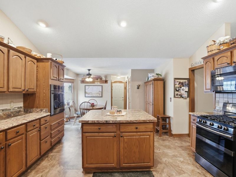 77 Millstone Circle, Pataskala, OH 43062 Photo 14