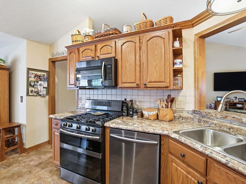 77 Millstone Circle, Pataskala, OH 43062 Photo 16