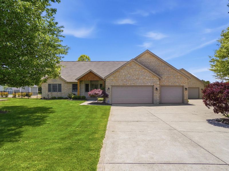 77 Millstone Circle, Pataskala, OH 43062 Photo 4