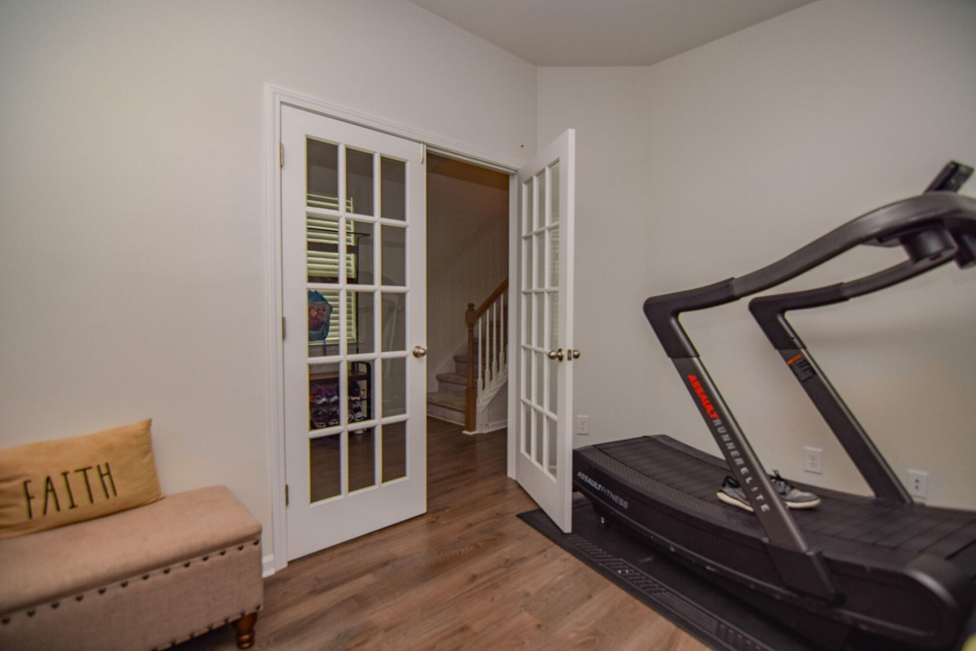 9904 Pin Cherry Court Photo 7