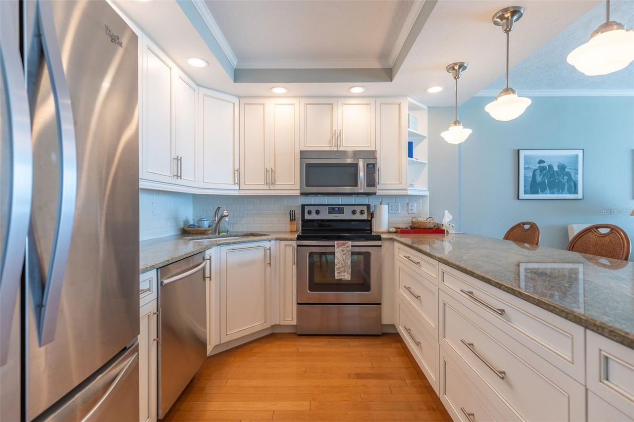5300 Gulf Drive, Unit 204, Holmes Beach, FL 34217 Photo