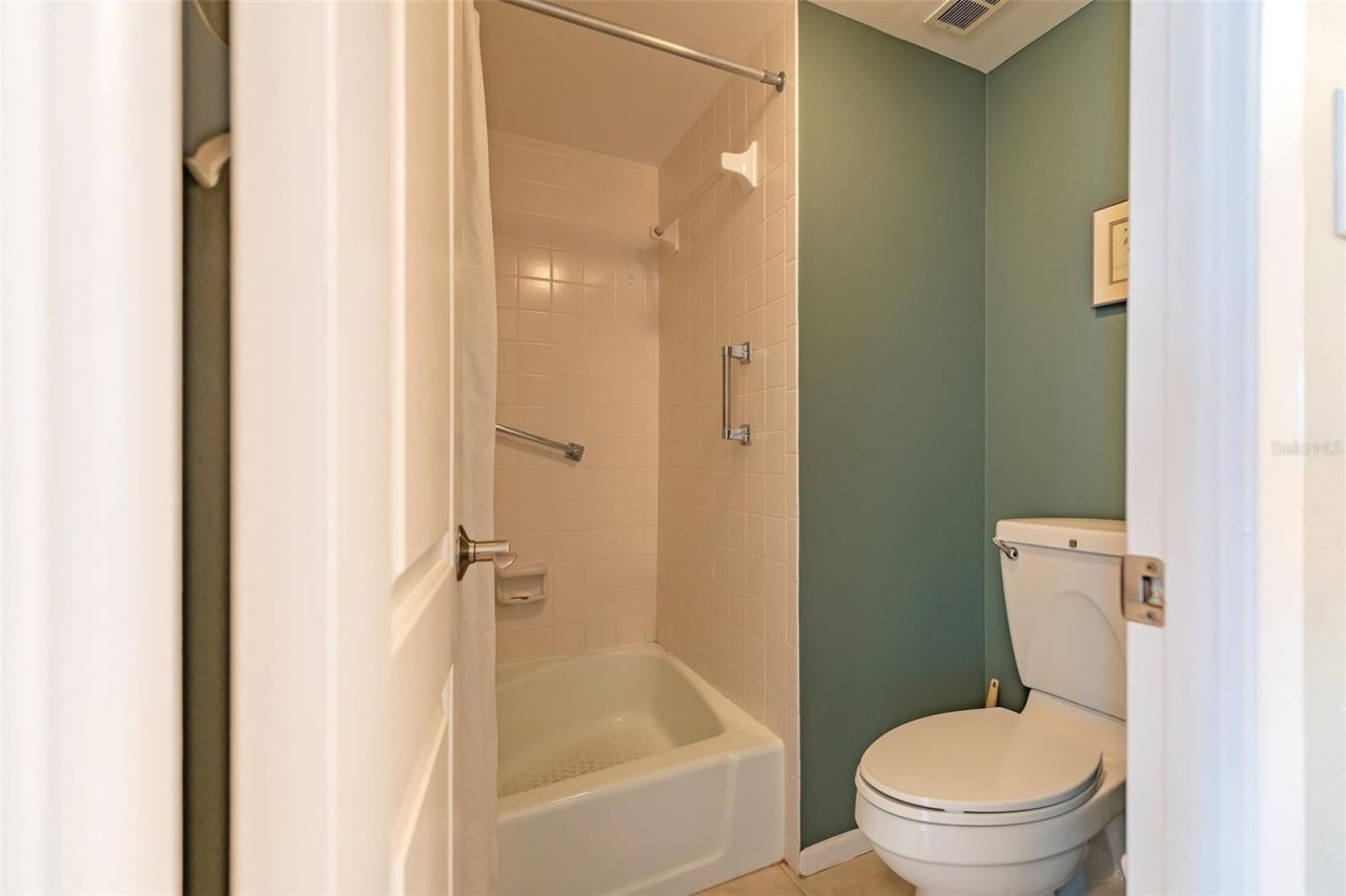5300 Gulf Drive, Unit 204, Holmes Beach, FL 34217 Photo