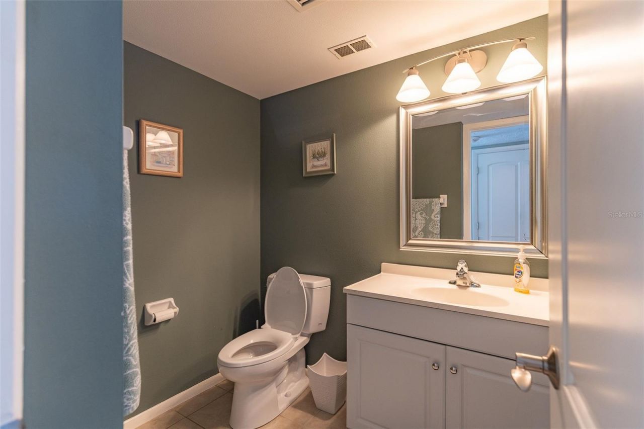 5300 Gulf Drive, Unit 204, Holmes Beach, FL 34217 Photo