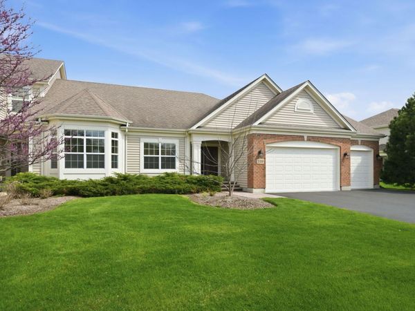 109 Valencia Parkway , Gilberts, IL 60136
