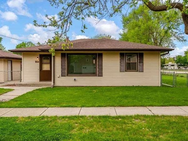 320 E MARSHALL Street, BELVIDERE, IL 61008
