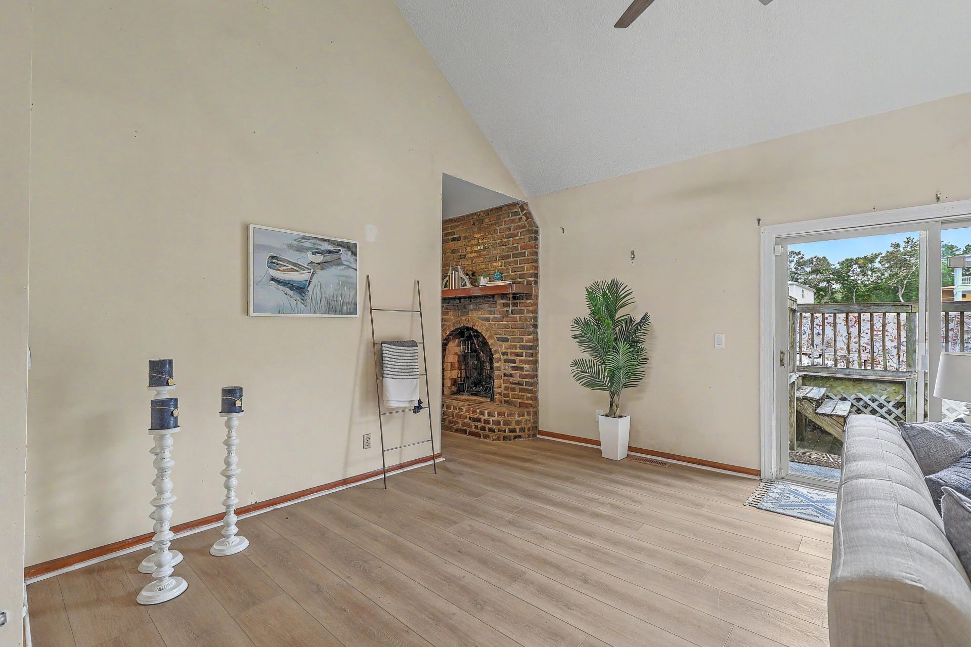 601 Flint Street Photo 11