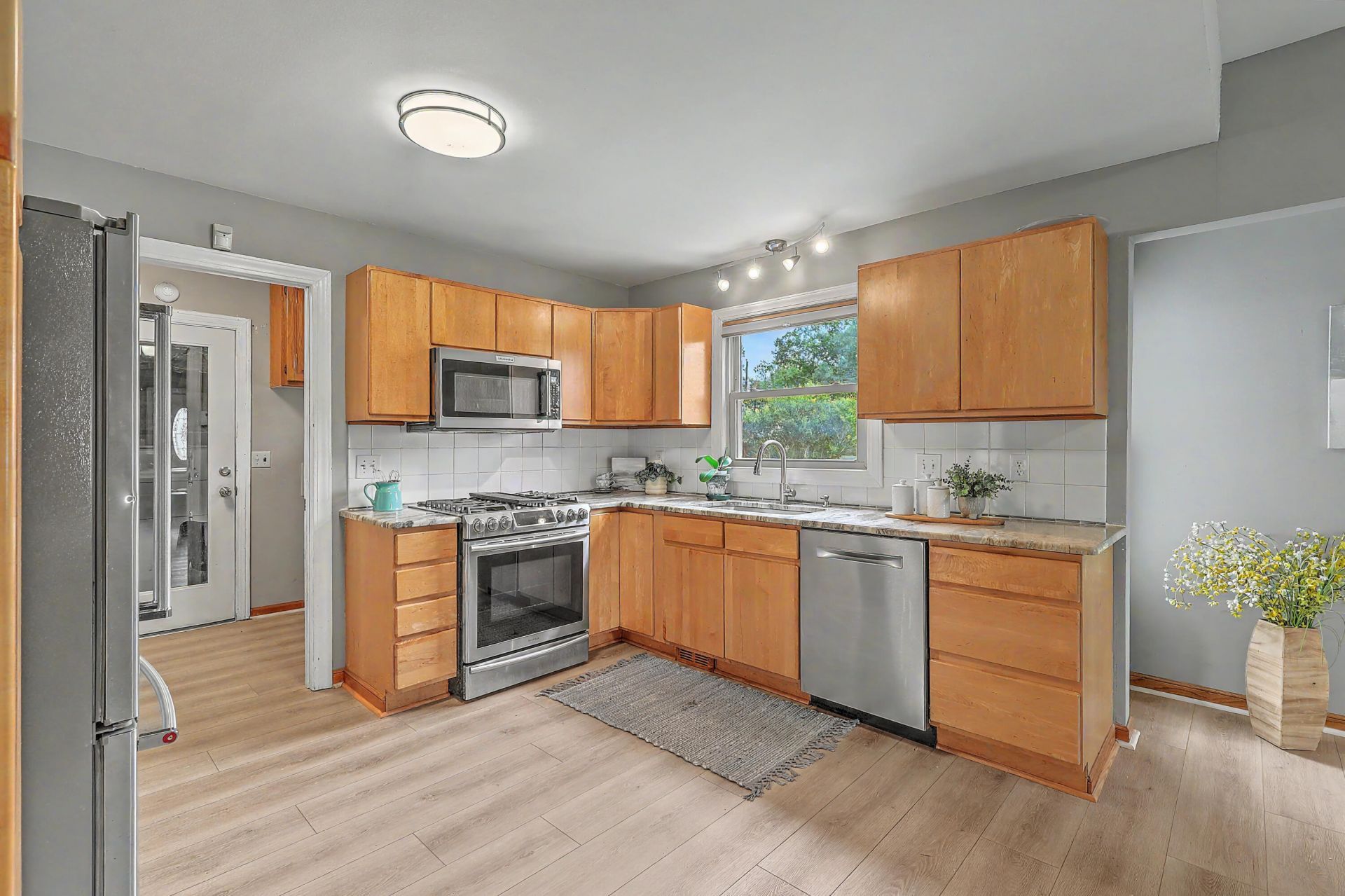 601 Flint Street Photo 17