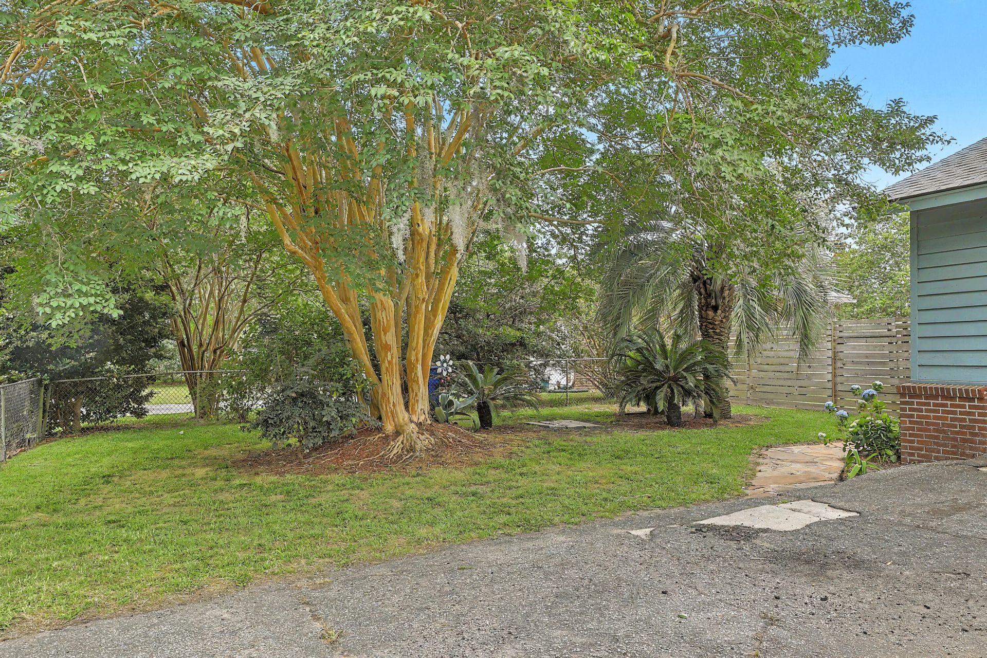 601 Flint Street Photo 6
