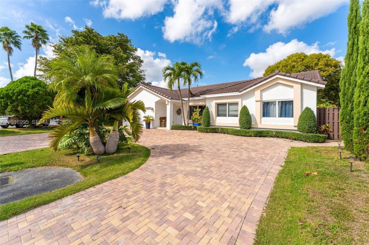15325 SW 54th Ter , Miami, FL 33185 Photo